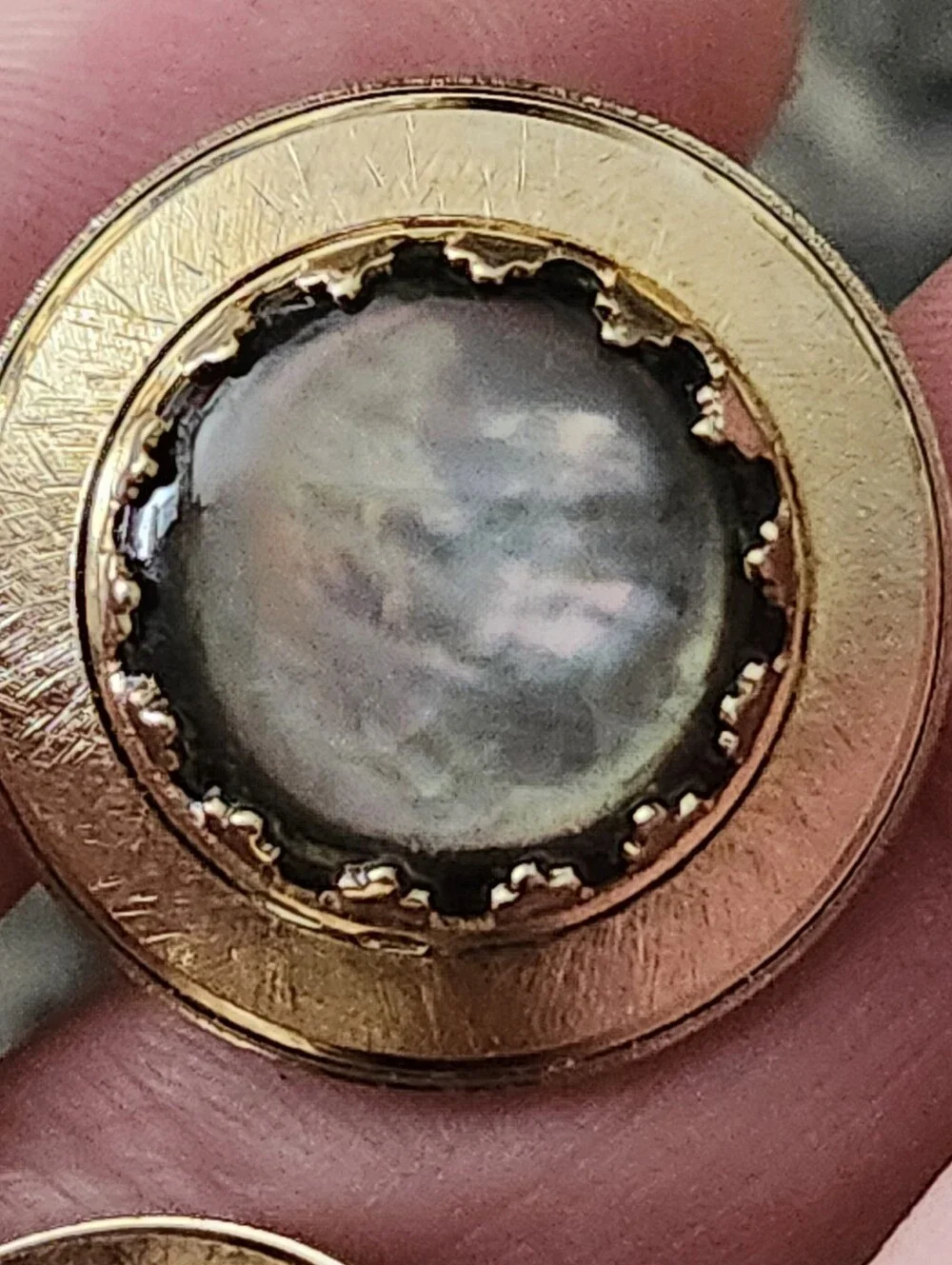 Gold Tone Mother-of-Pearl Round Cuff Links